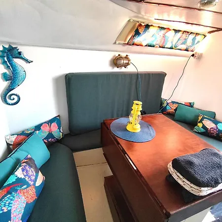 Botel Bateau Voilier *